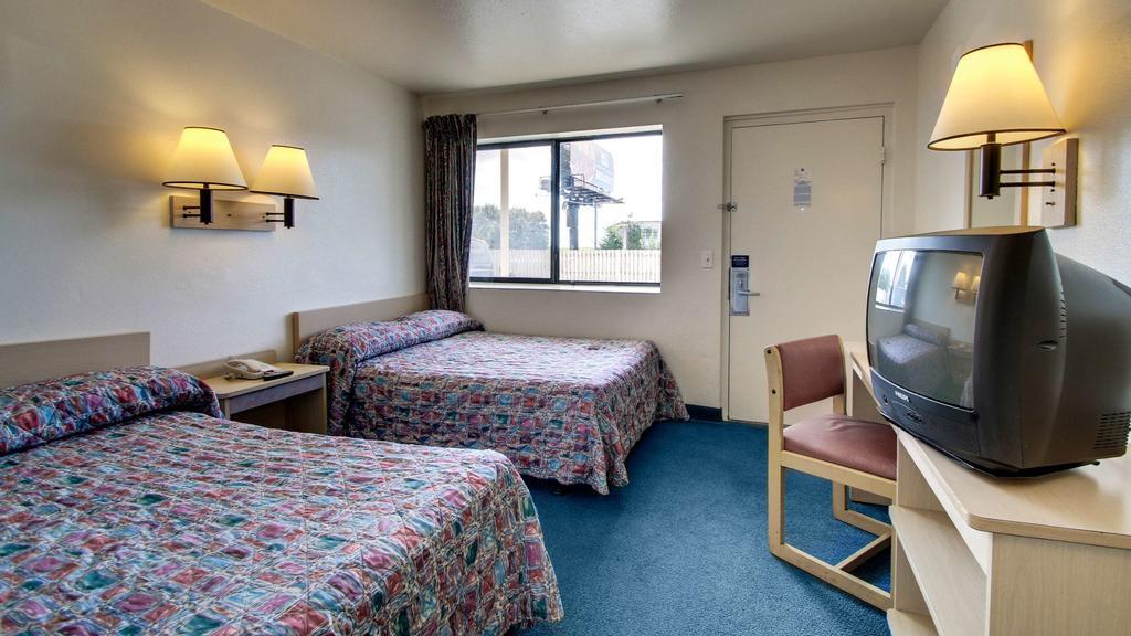 Motel 6 Des Moines South - Airport Esterno foto