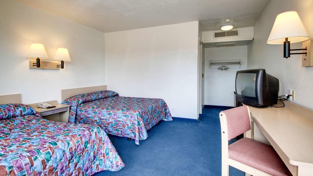 Motel 6 Des Moines South - Airport Esterno foto