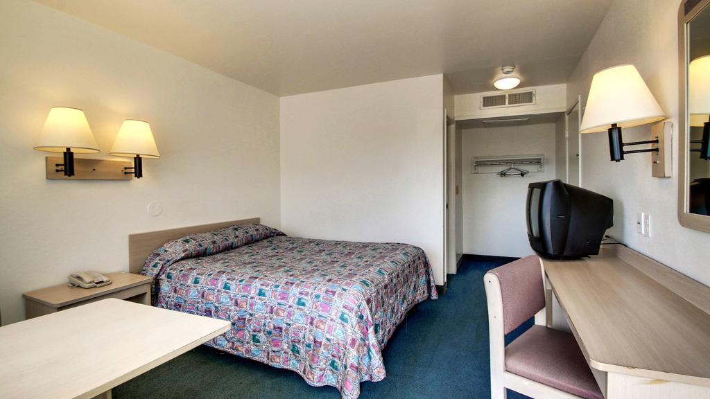Motel 6 Des Moines South - Airport Esterno foto