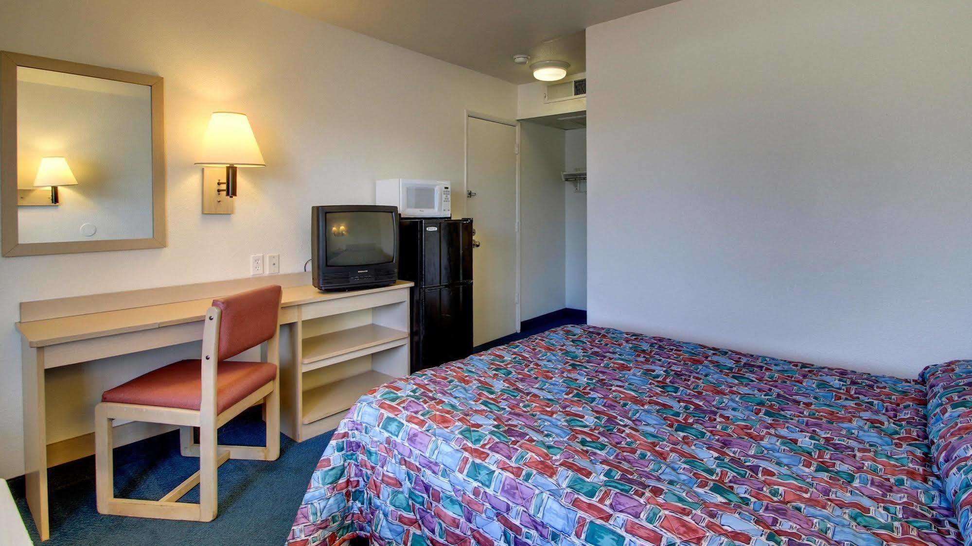 Motel 6 Des Moines South - Airport Esterno foto