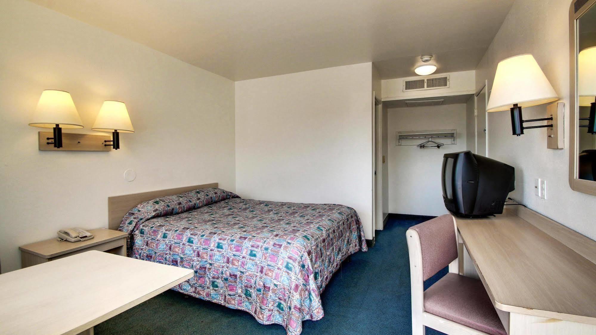 Motel 6 Des Moines South - Airport Esterno foto