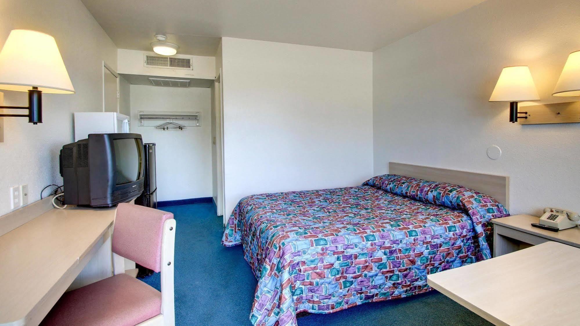 Motel 6 Des Moines South - Airport Esterno foto